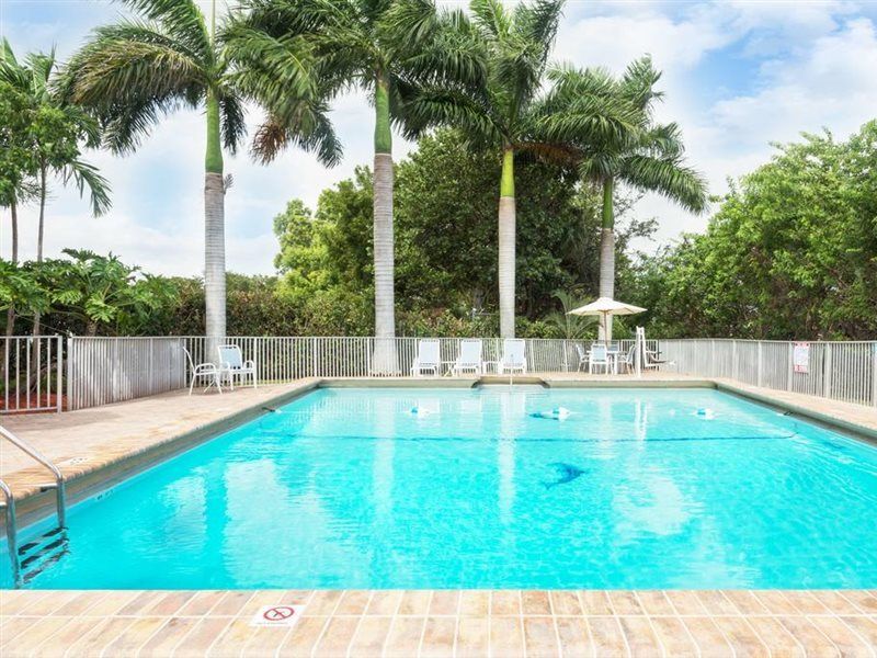Days Inn by Wyndham Fort Lauderdale-Oakland Park Airport N Wilton Manors Eksteriør bilde