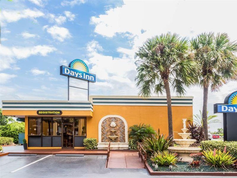 Days Inn by Wyndham Fort Lauderdale-Oakland Park Airport N Wilton Manors Eksteriør bilde