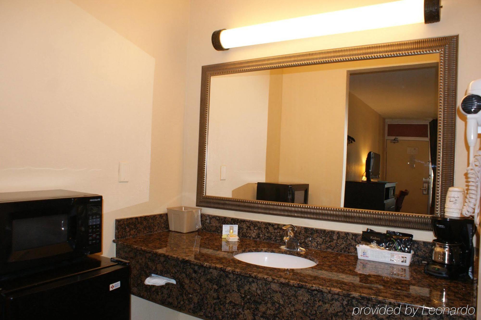Days Inn by Wyndham Fort Lauderdale-Oakland Park Airport N Wilton Manors Eksteriør bilde