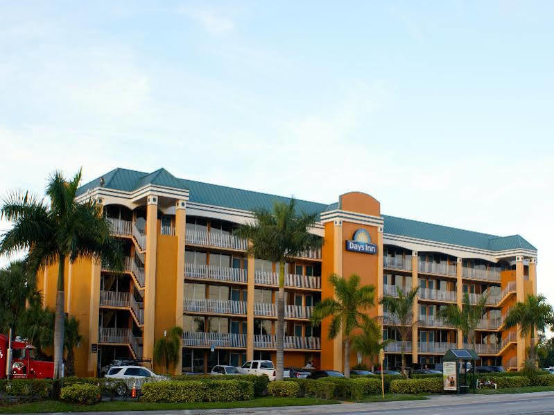 Days Inn by Wyndham Fort Lauderdale-Oakland Park Airport N Wilton Manors Eksteriør bilde