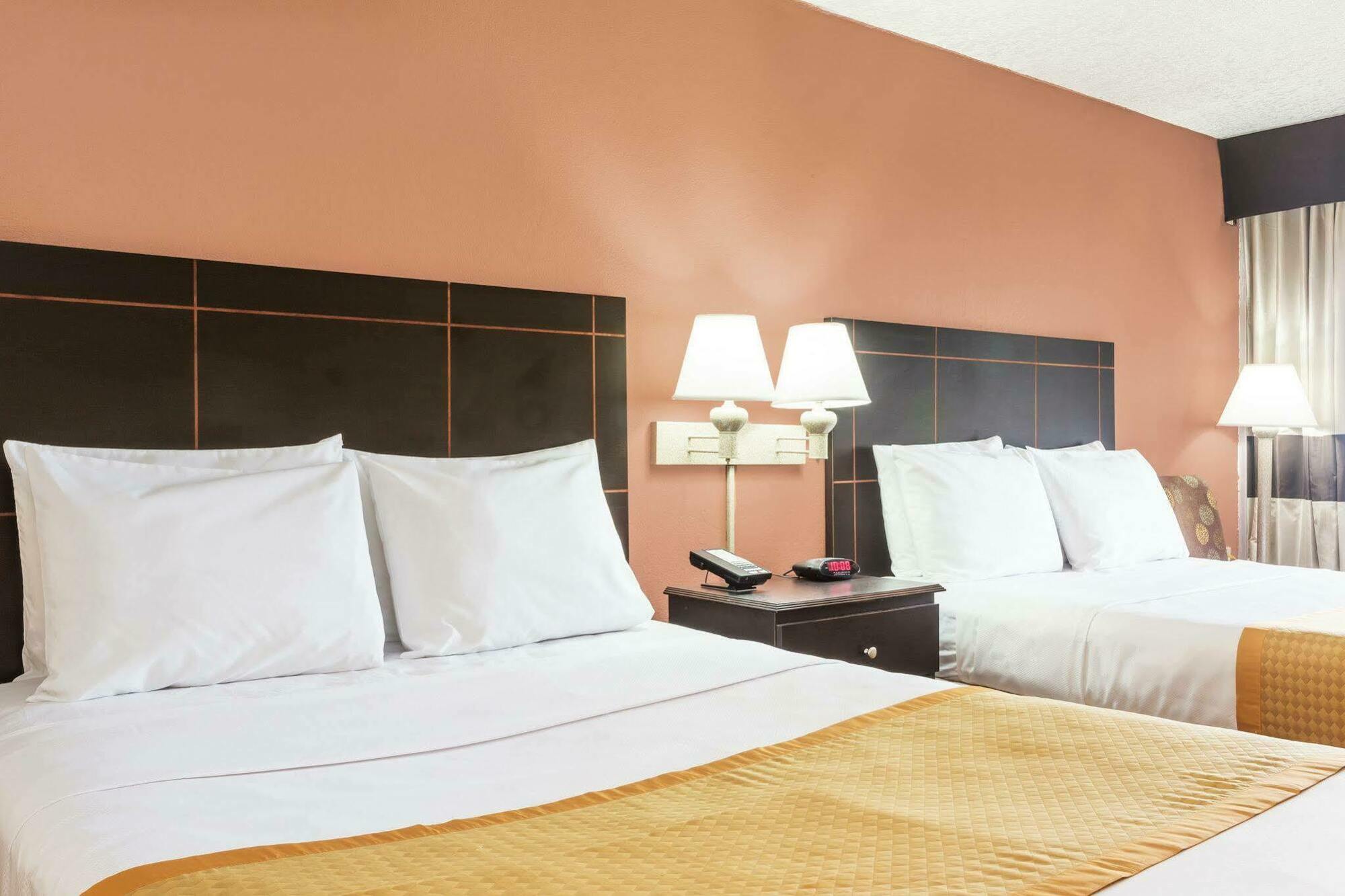 Days Inn by Wyndham Fort Lauderdale-Oakland Park Airport N Wilton Manors Eksteriør bilde
